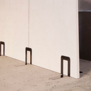 Garvan Surface freestanding partition showing brackets which support the partition.